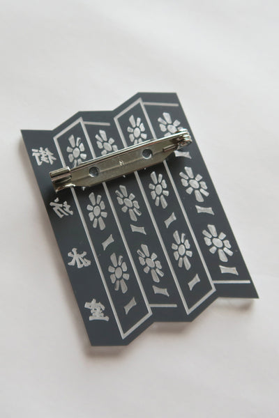 HK Folding Metal Shutter Brooch